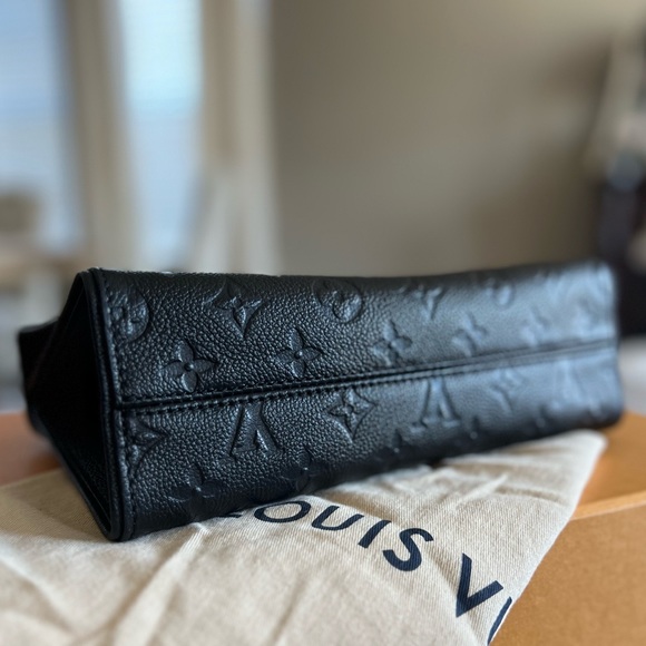 Louis Vuitton Chain Shoulder Bag Monogram
Amnlant Noir SAINT SULPICE PM - Picture 3 of 16